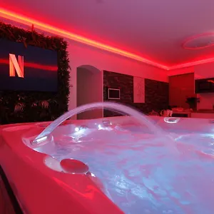  Appartement Casa & Spa, Jacuzzi & Piscine Chauffee